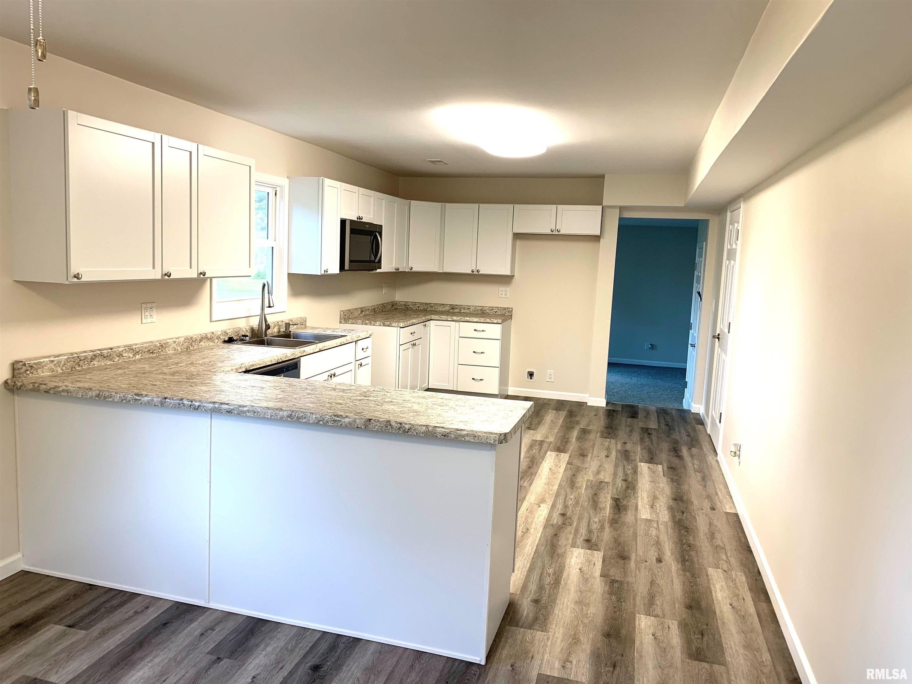 707 North Taylor Street Athens, IL 62613 - Photo 8 of 29