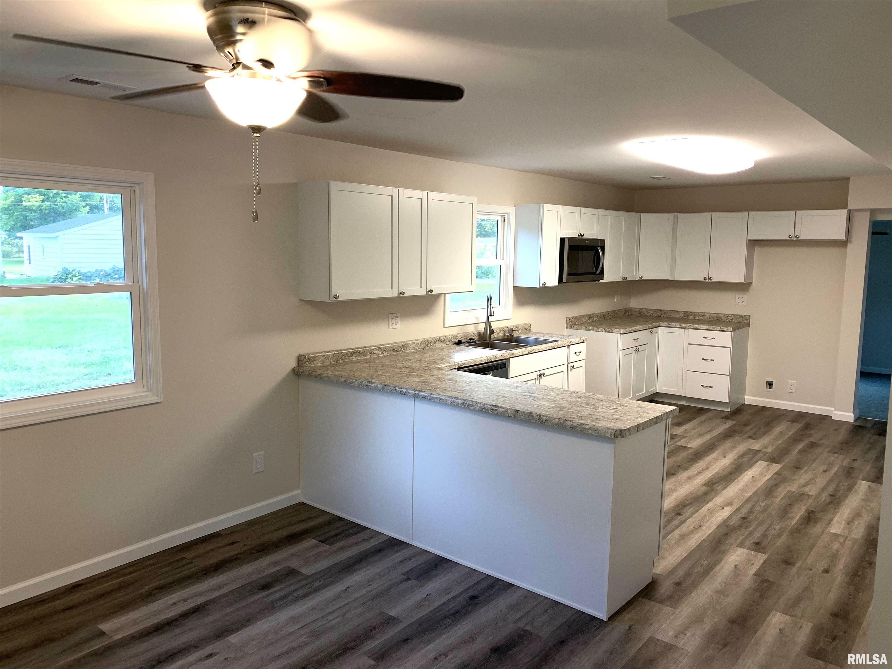 707 North Taylor Street Athens, IL 62613 - Photo 9 of 29