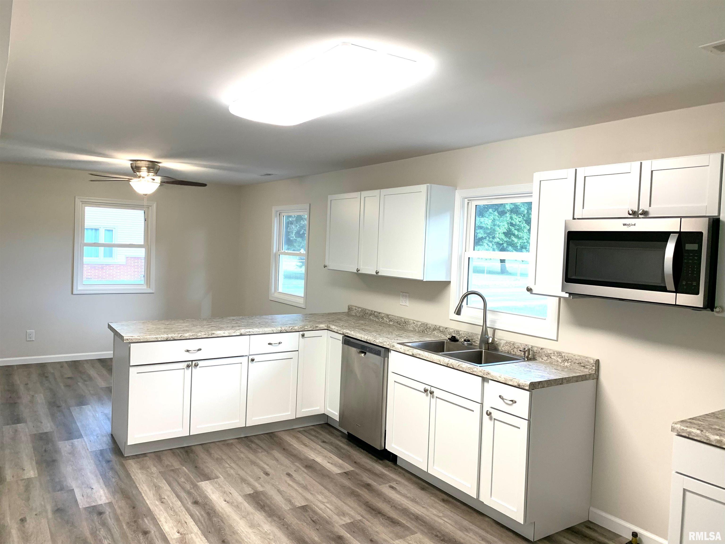 707 North Taylor Street Athens, IL 62613 - Photo 10 of 29