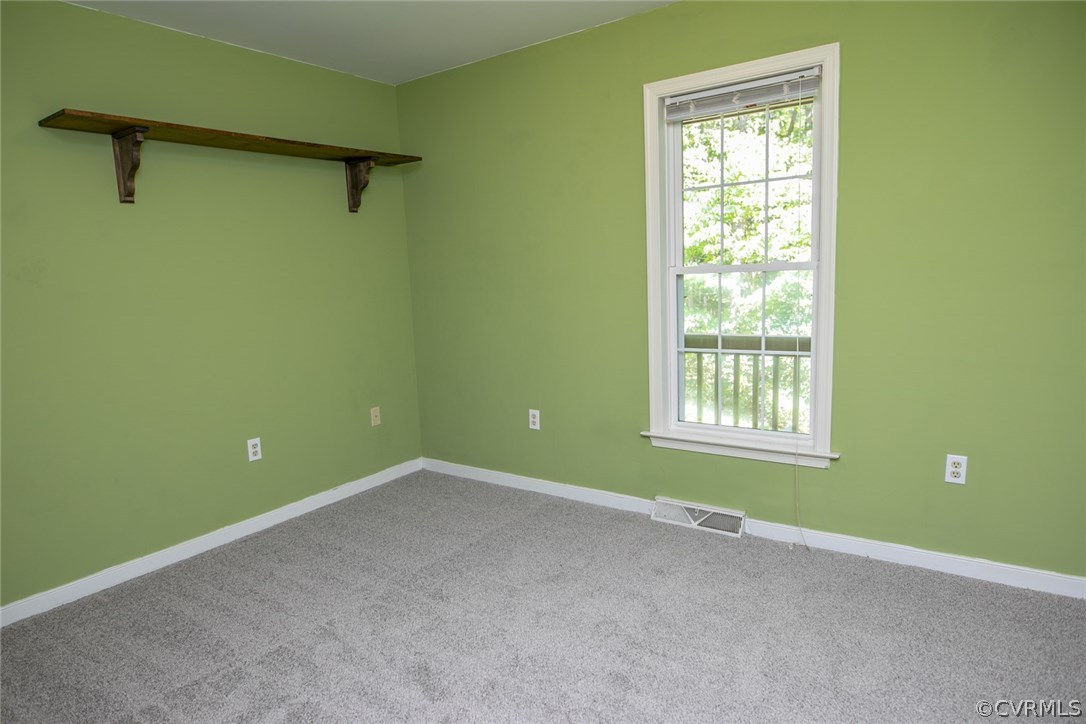 564 Jackson Road Bumpass, VA 23024 - Photo 19 of 36 a view of a room that has a window in it
