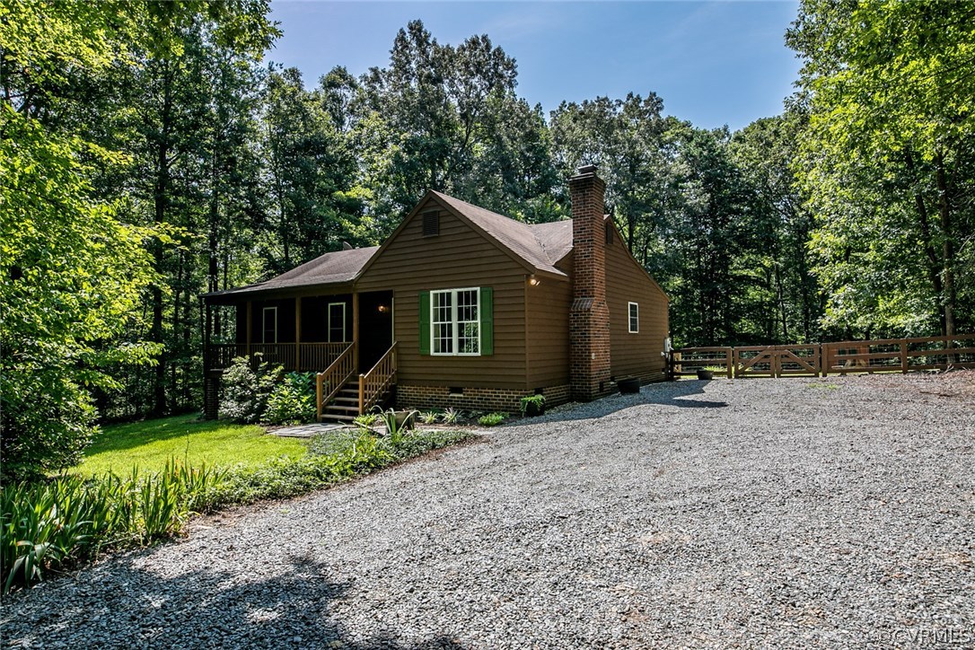 564 Jackson Road Bumpass, VA 23024 - Photo 24 of 36 a front view of a house with garden