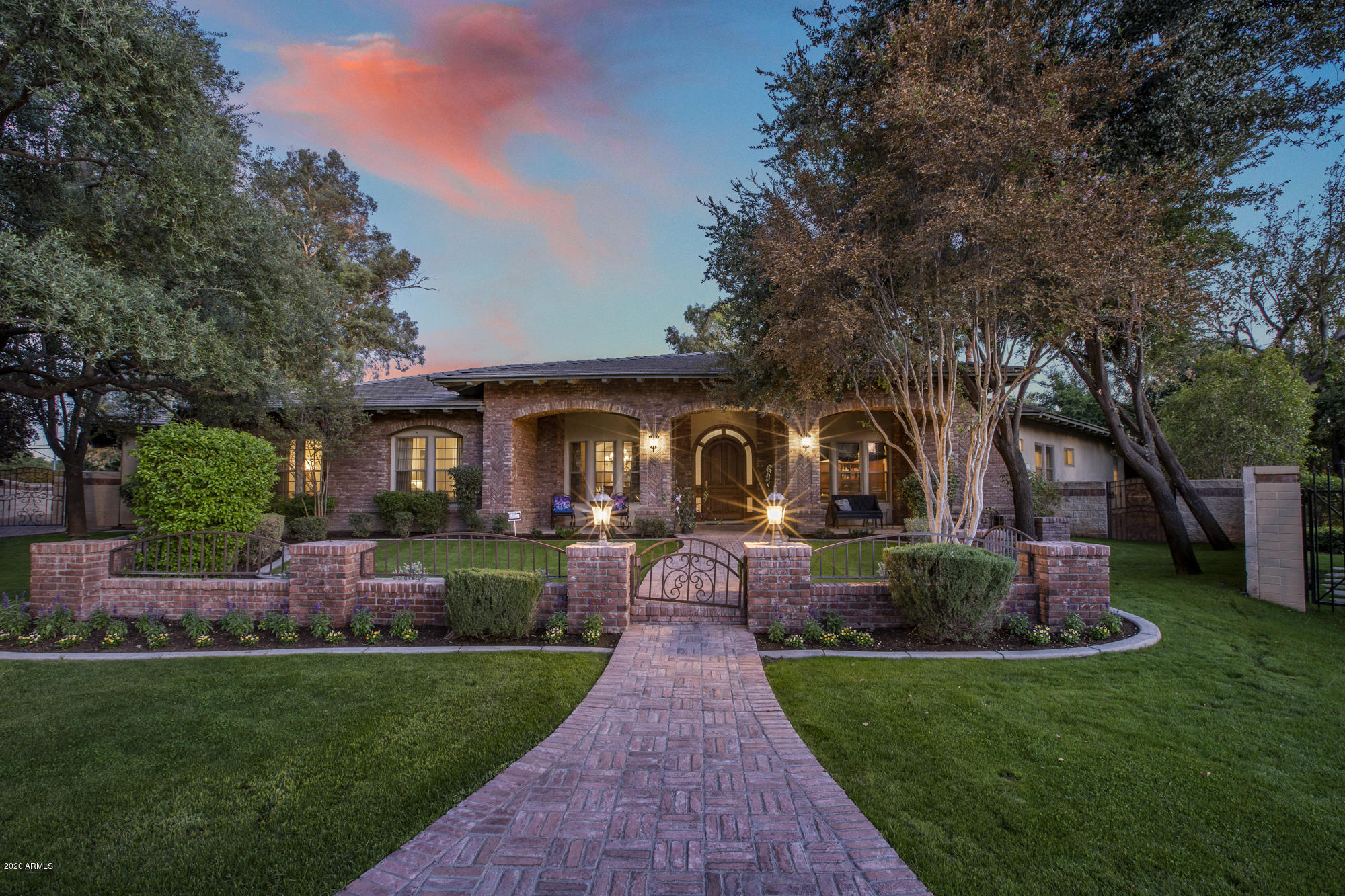 307 West Lamar Road Phoenix, AZ 85013 - Photo 3 of 61 a front view of house with yard and green space