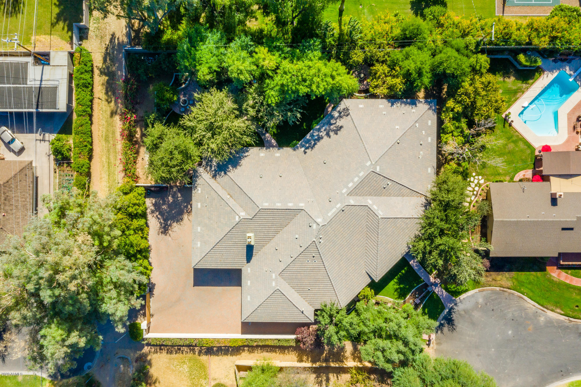 307 West Lamar Road Phoenix, AZ 85013 - Photo 54 of 61 an aerial view of a house with a yard and garden