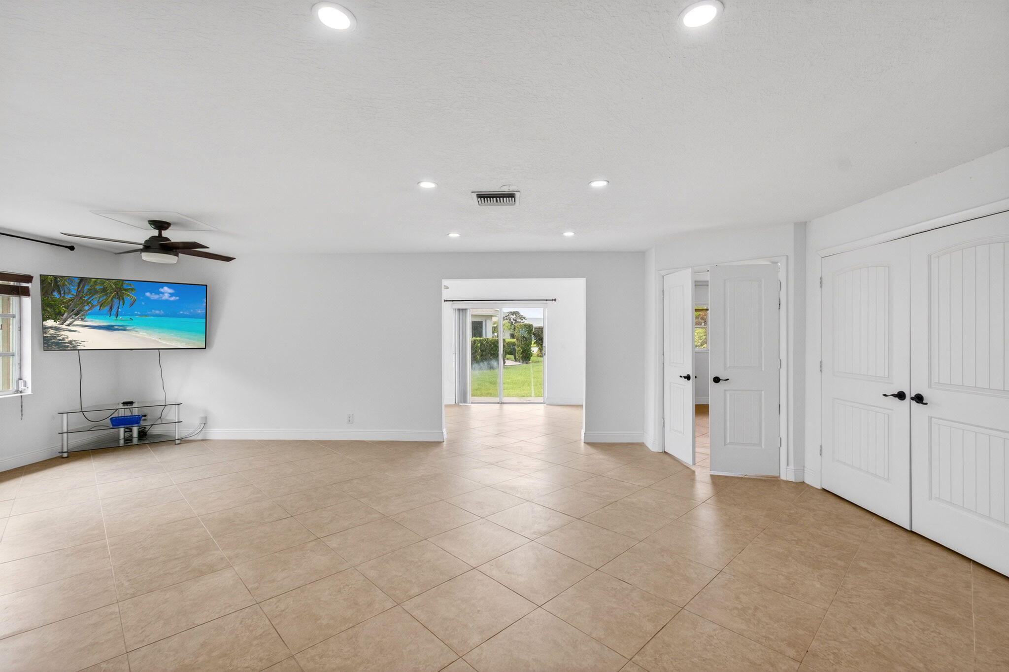 6038 Lasalle Road Delray Beach, FL 33484 - Photo 14 of 84 Living / Dining Room