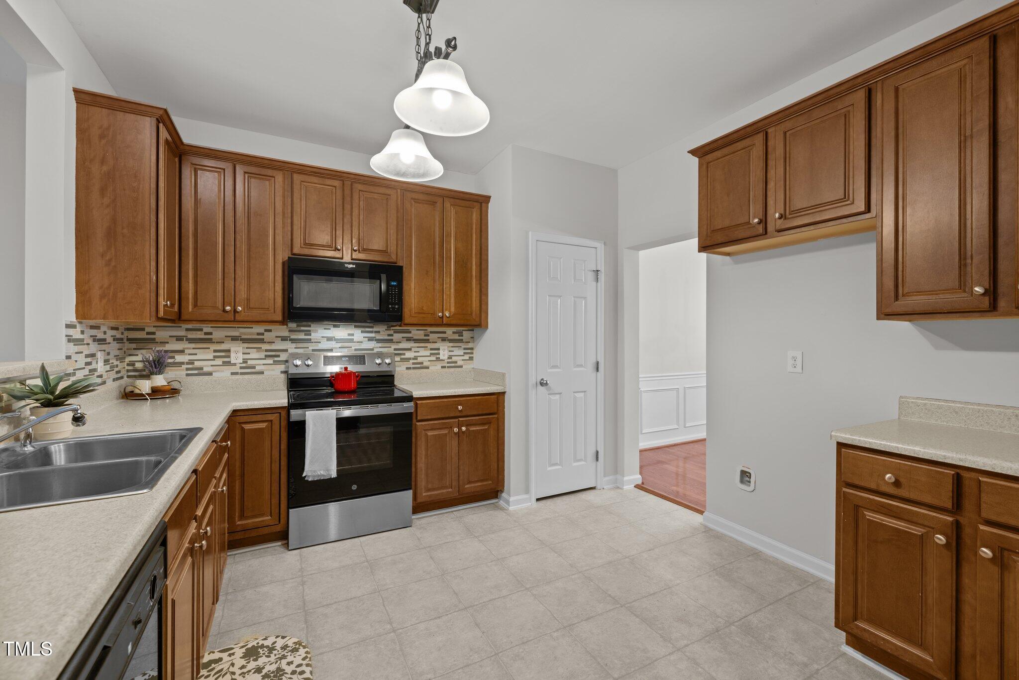 11425 Shadow Elms Lane Raleigh, NC 27614 - Photo 10 of 40 10-web-or-mls-5Z8A1143