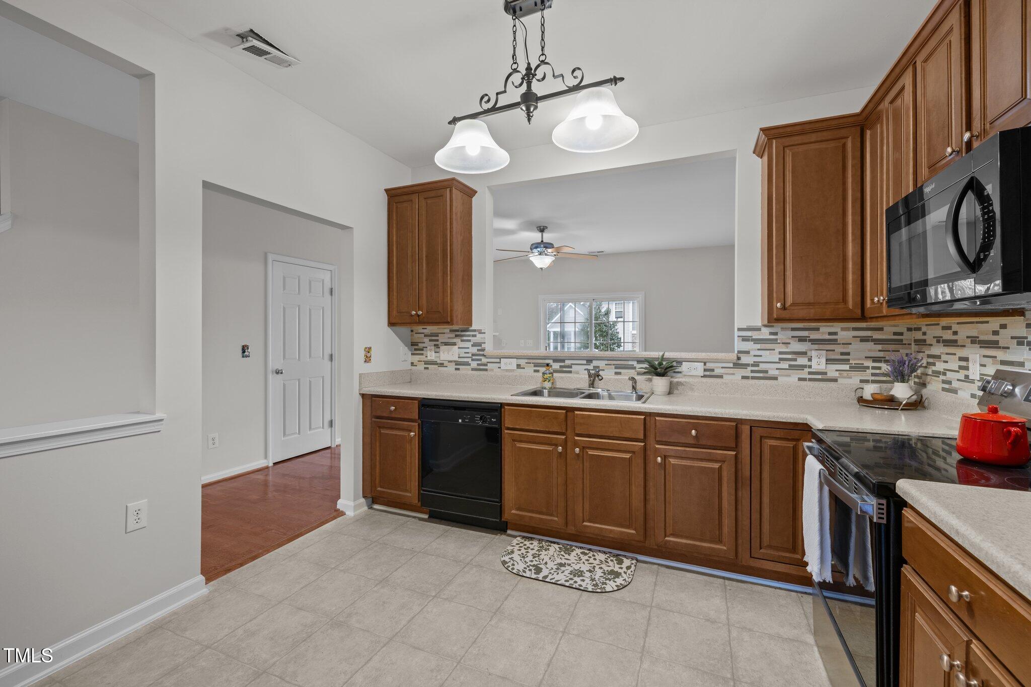 11425 Shadow Elms Lane Raleigh, NC 27614 - Photo 7 of 40 7-web-or-mls-5Z8A1134