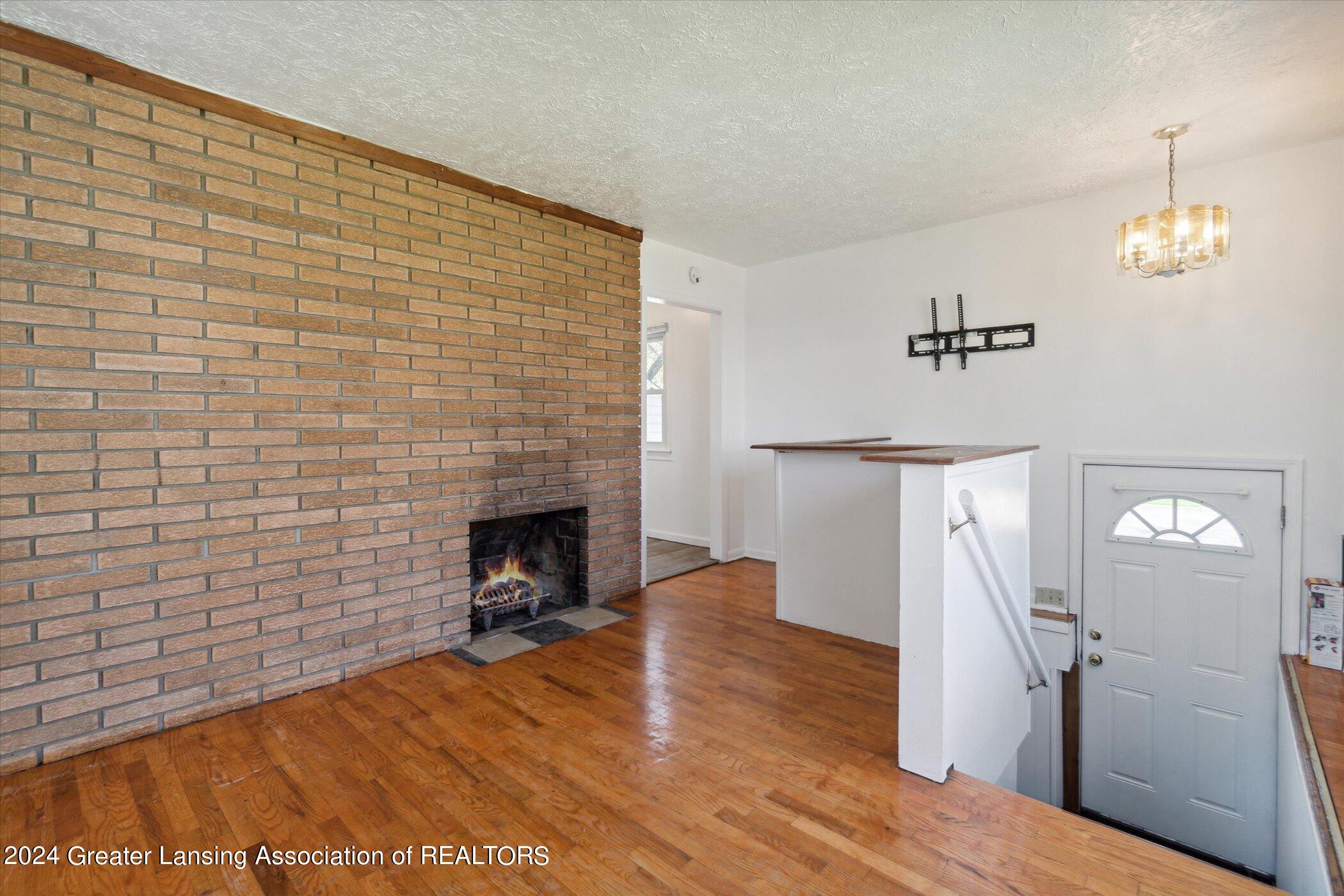 1406 Snyder Road East Lansing, MI 48823 - Photo 5 of 28 2.