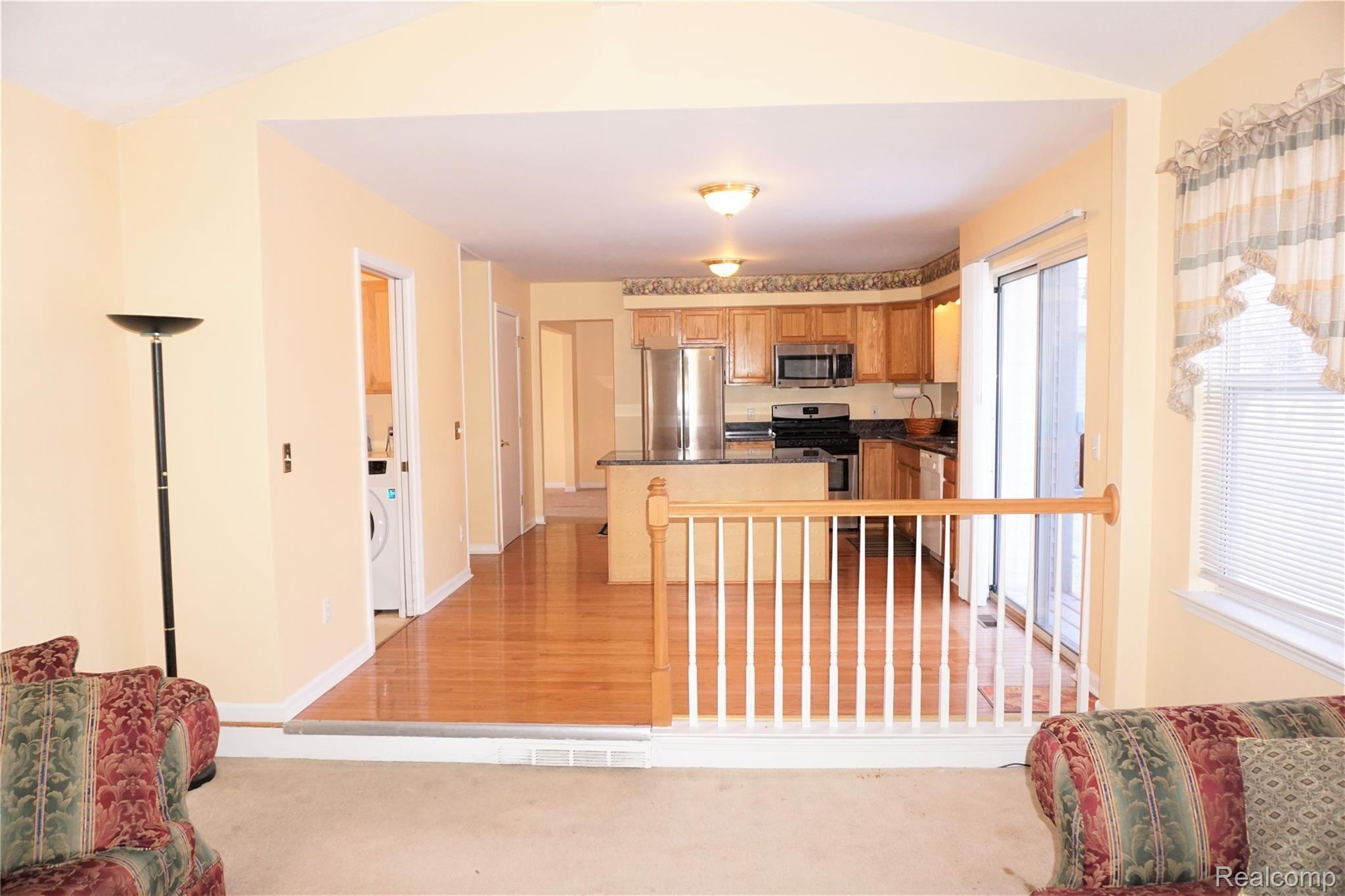 3628 Riverside Drive Canton, MI 48188 - Photo 12 of 27 12 Family room.jpg