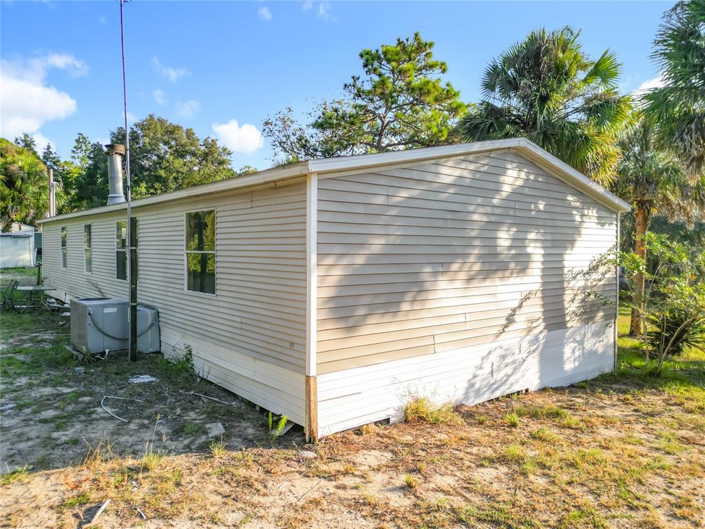 790 South Ebenezer Point Homosassa, FL 34448 - Photo 38 of 46 a backyard of a house