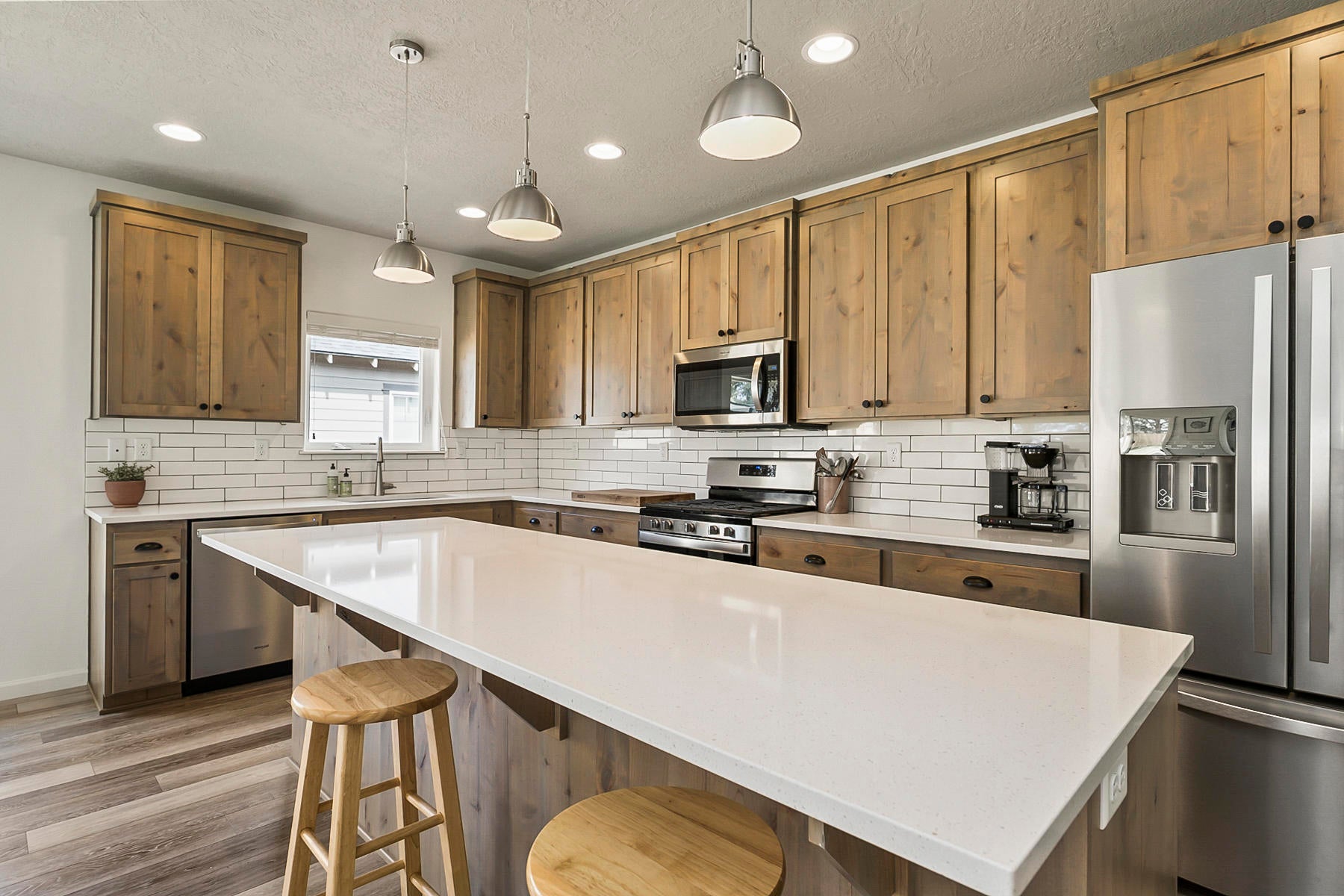 723 Northwest Rimrock Drive Redmond, OR 97756 - Photo 12 of 35 Kitchen