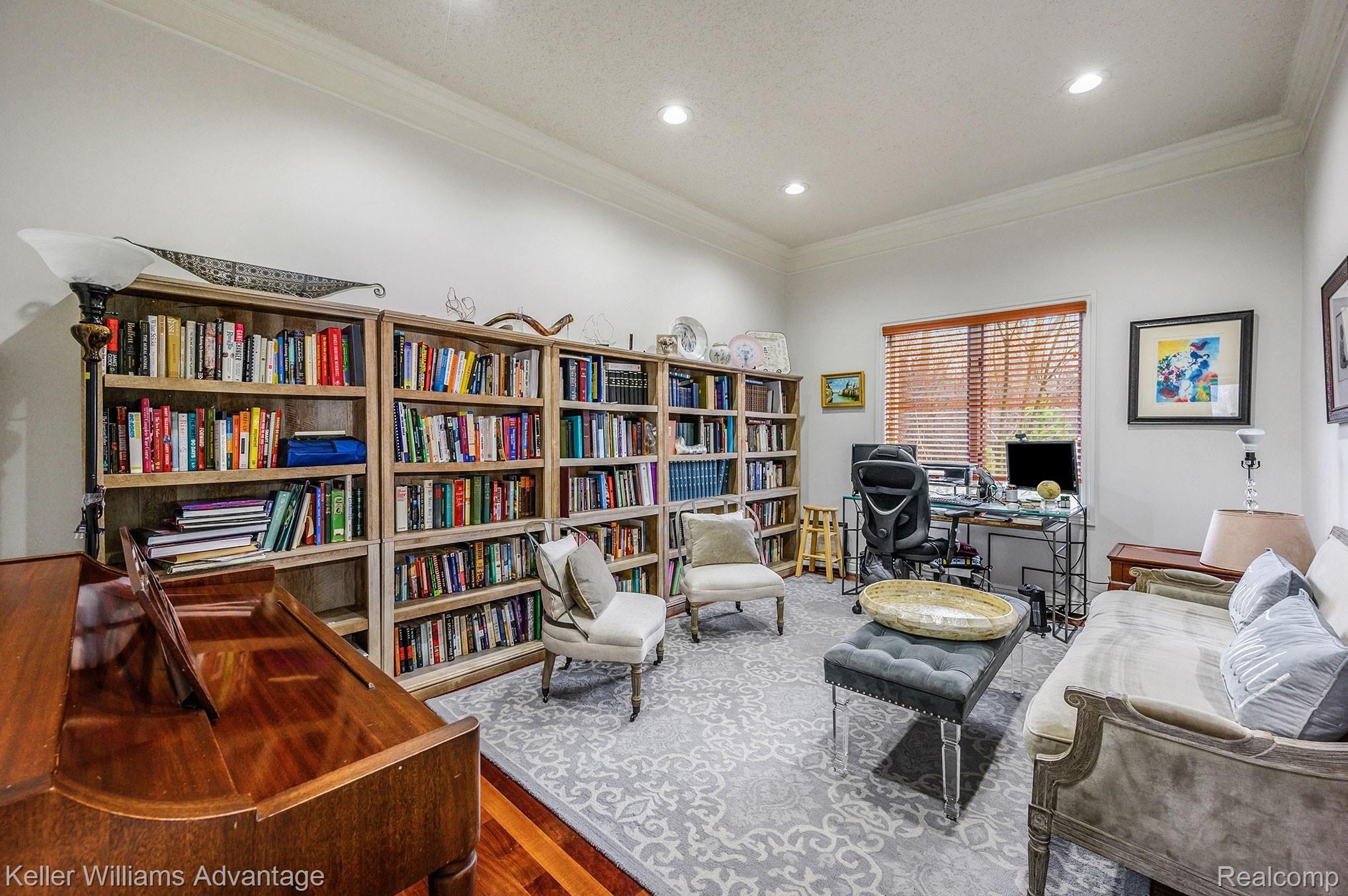 6940 Drake Road West Bloomfield, MI 48322 - Photo 3 of 59 6940-Drake_1.jpg