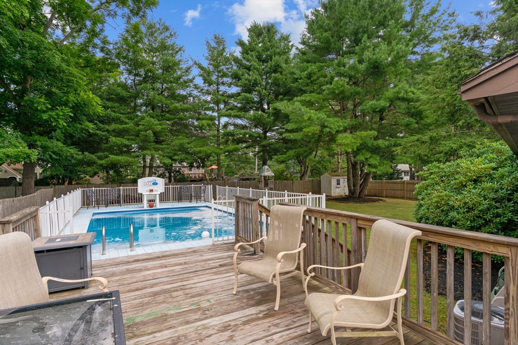 5 Black Pond Road Mansfield, MA 02048 - Photo 4 of 41 Gallery Image 4