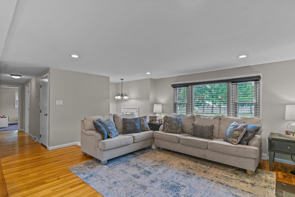 5 Black Pond Road Mansfield, MA 02048 - Photo 5 of 41 Gallery Image 5