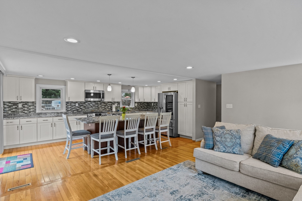 5 Black Pond Road Mansfield, MA 02048 - Photo 7 of 41 Gallery Image 7