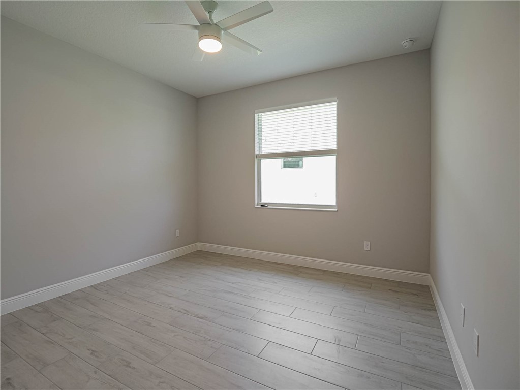 6422 High Pointe W Way Vero Beach, FL 32967 - Photo 23 of 33 an empty room with a window