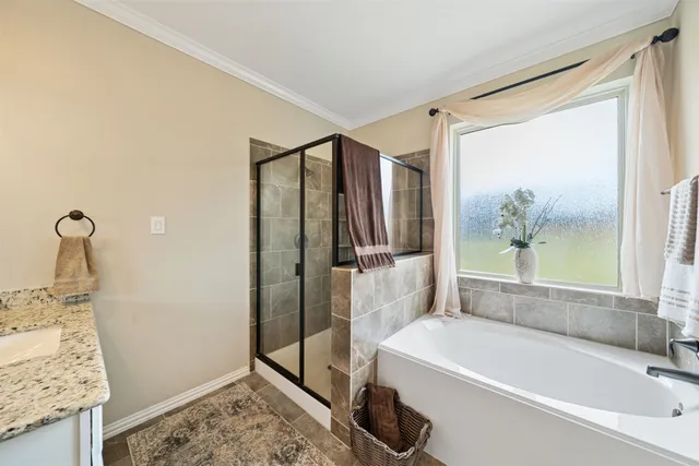 an empty room with closet and a ceiling fan