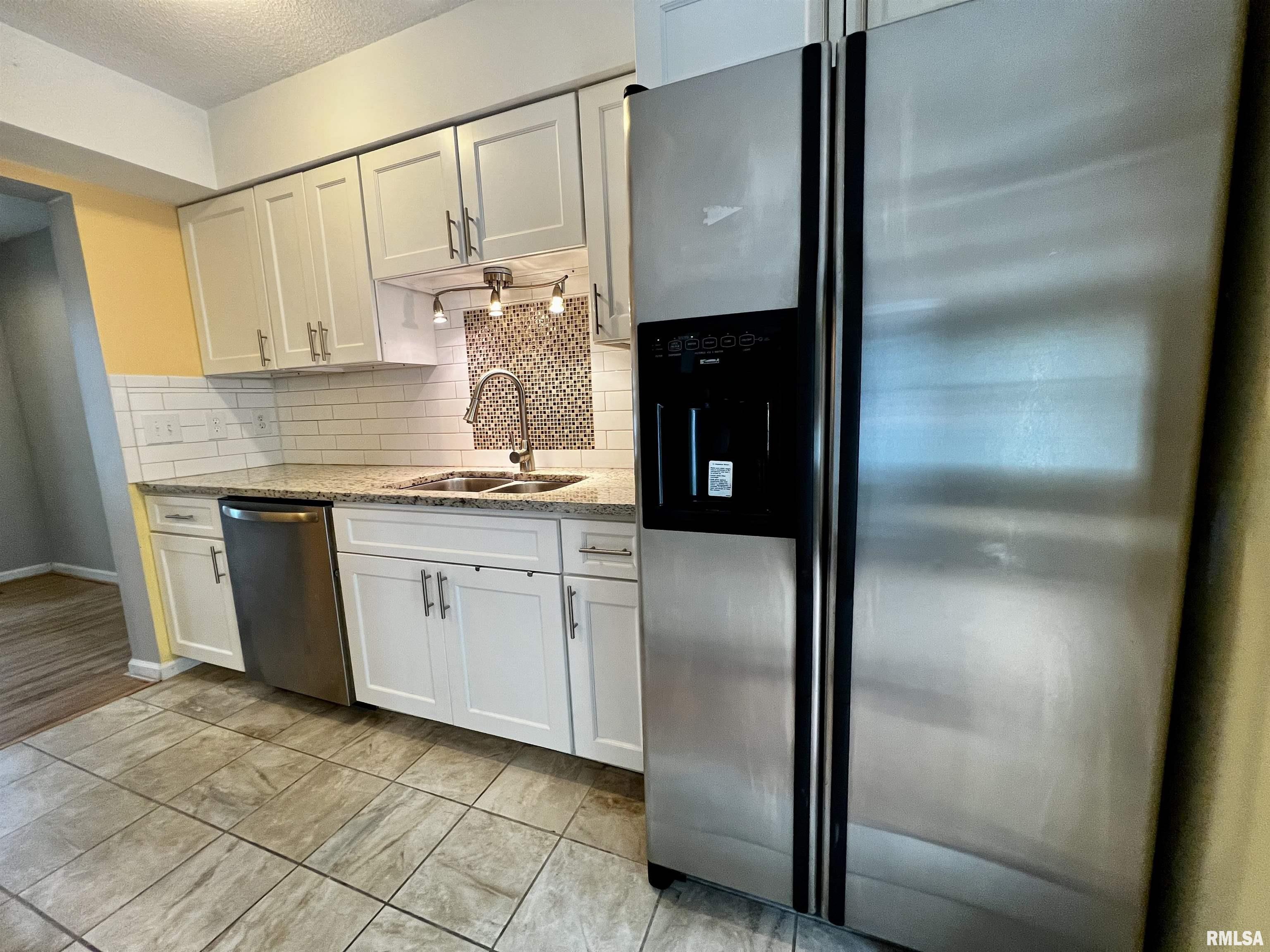 195 Jamestown Road Macomb, IL 61455 - Photo 11 of 30 Gallery Image 11