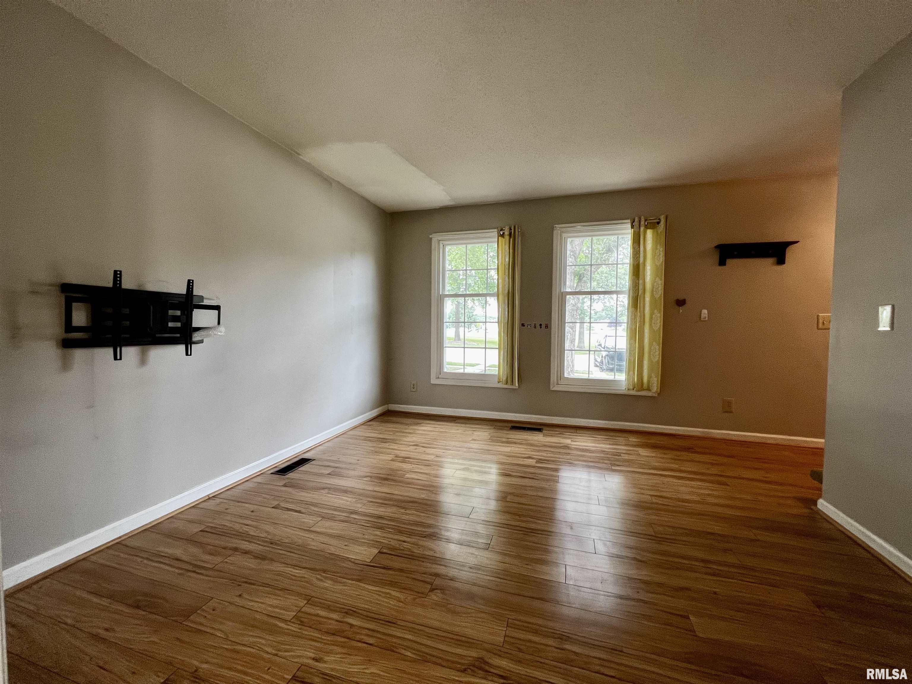 195 Jamestown Road Macomb, IL 61455 - Photo 16 of 30 Gallery Image 16