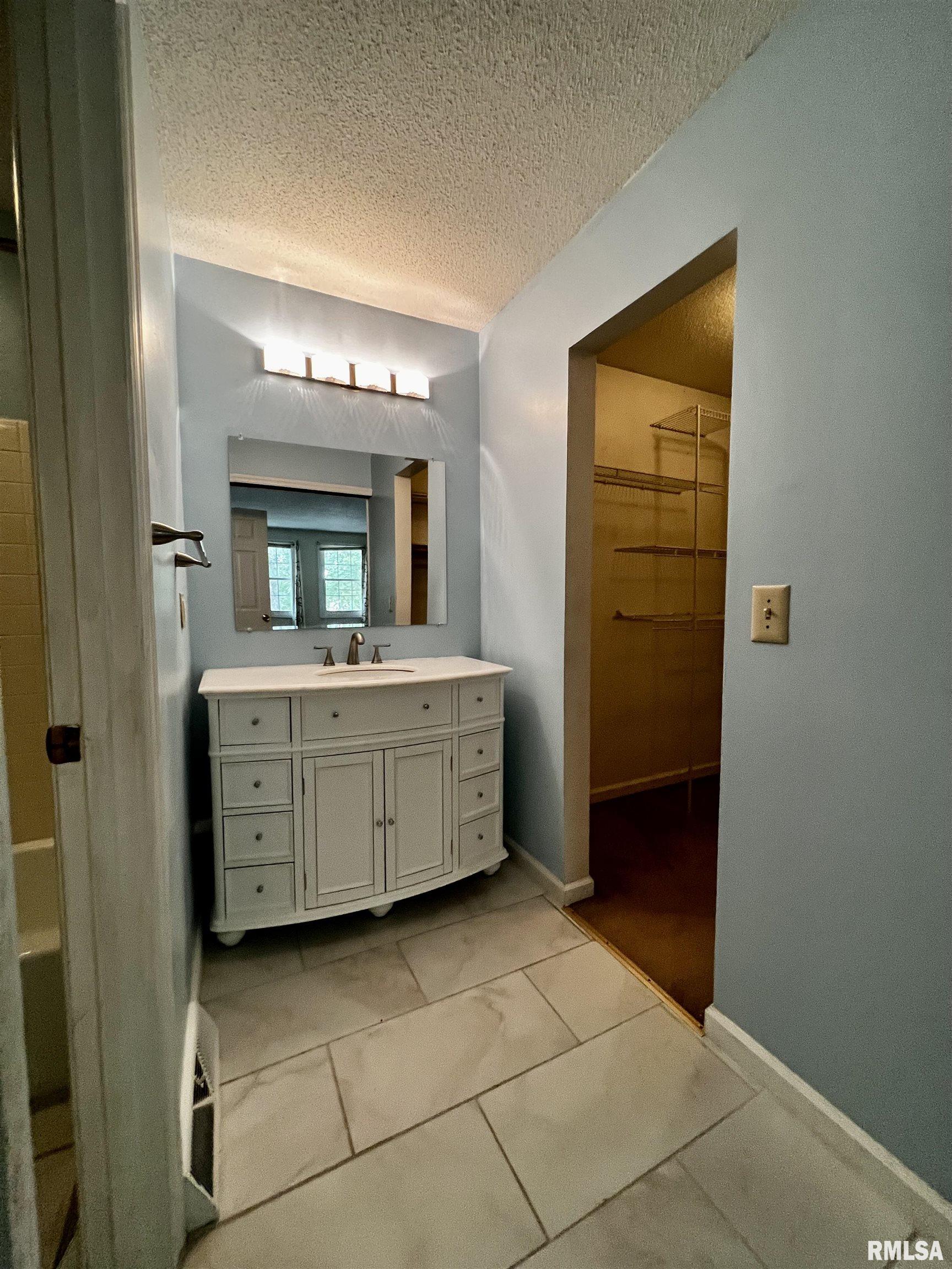 195 Jamestown Road Macomb, IL 61455 - Photo 20 of 30 Gallery Image 20