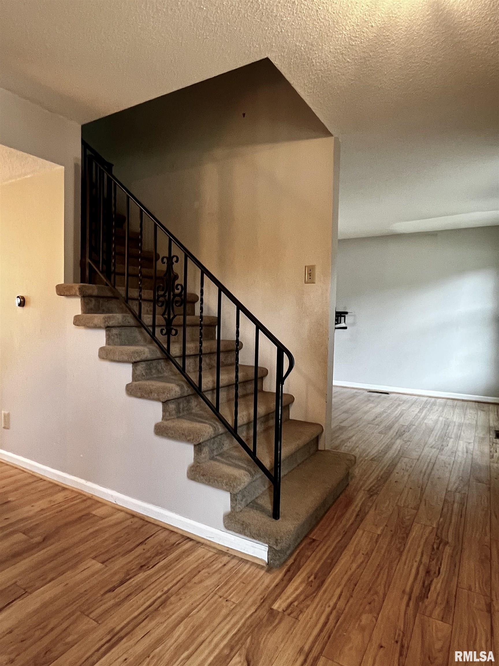 195 Jamestown Road Macomb, IL 61455 - Photo 3 of 30 Gallery Image 3