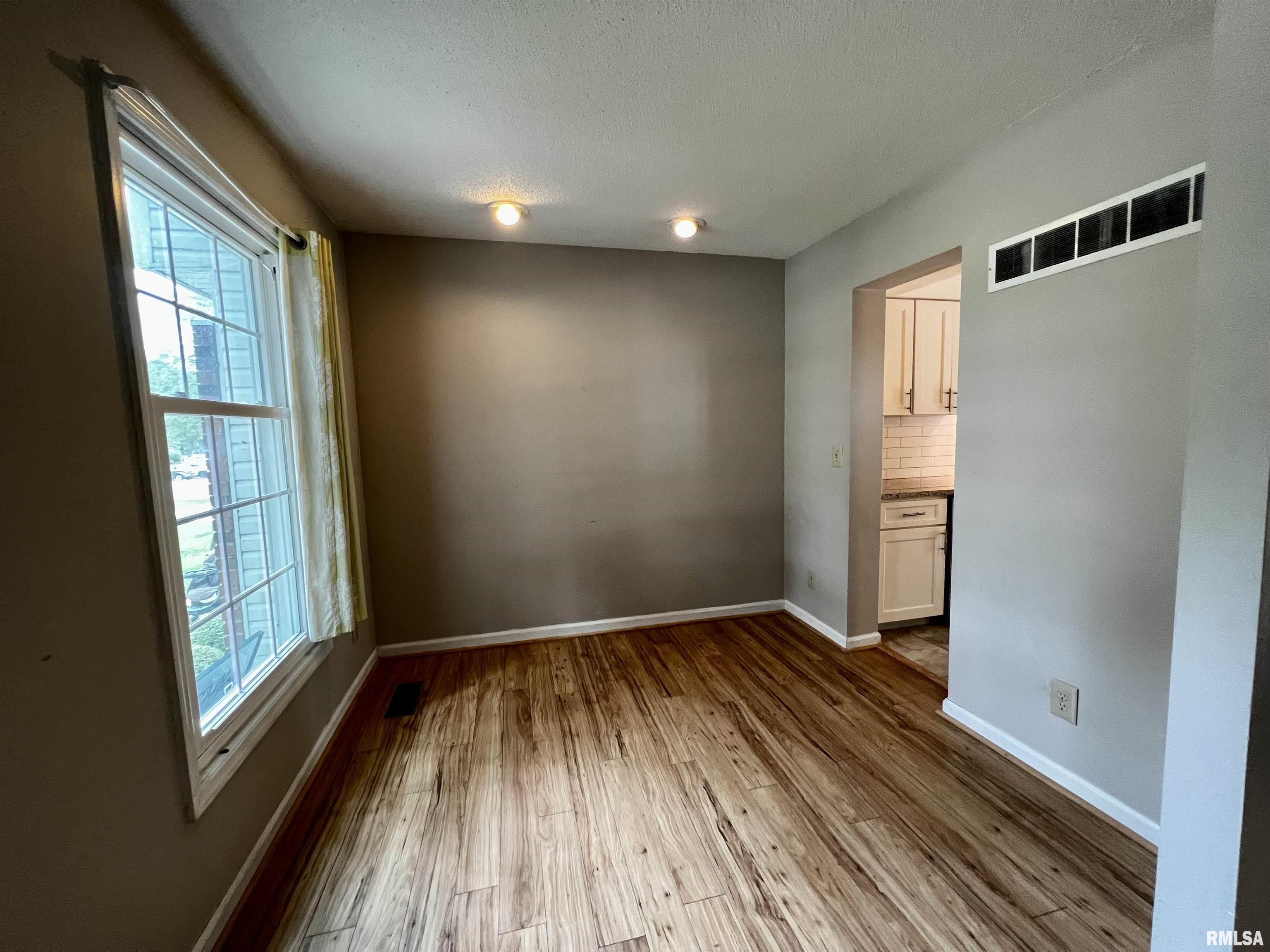 195 Jamestown Road Macomb, IL 61455 - Photo 4 of 30 Gallery Image 4