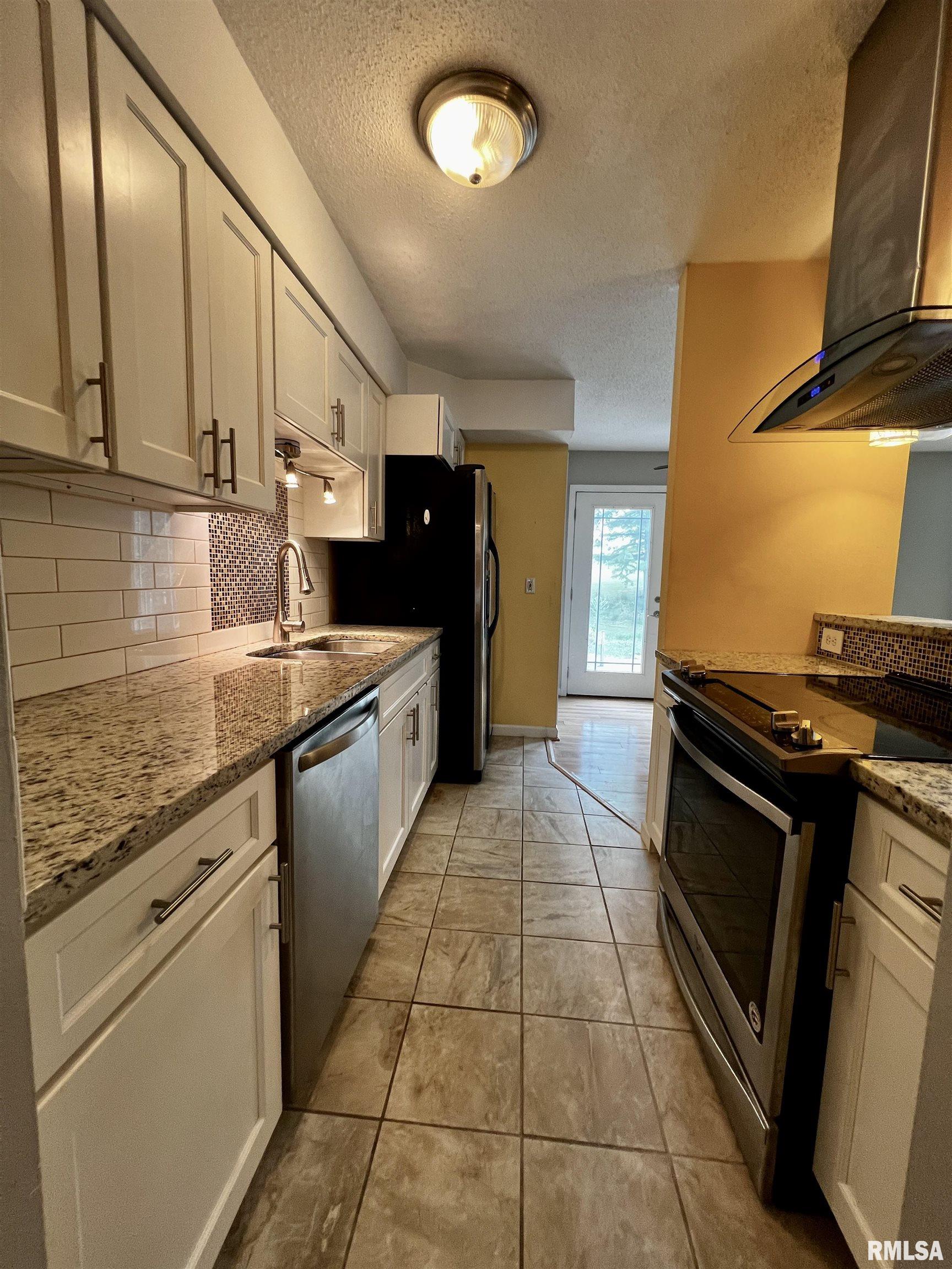 195 Jamestown Road Macomb, IL 61455 - Photo 6 of 30 Gallery Image 6