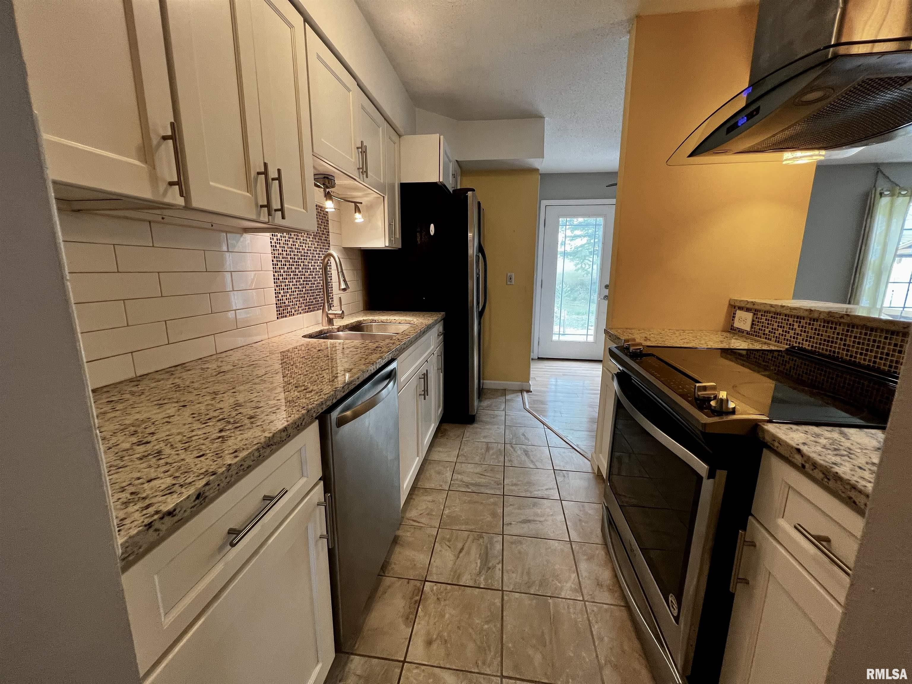 195 Jamestown Road Macomb, IL 61455 - Photo 7 of 30 Gallery Image 7
