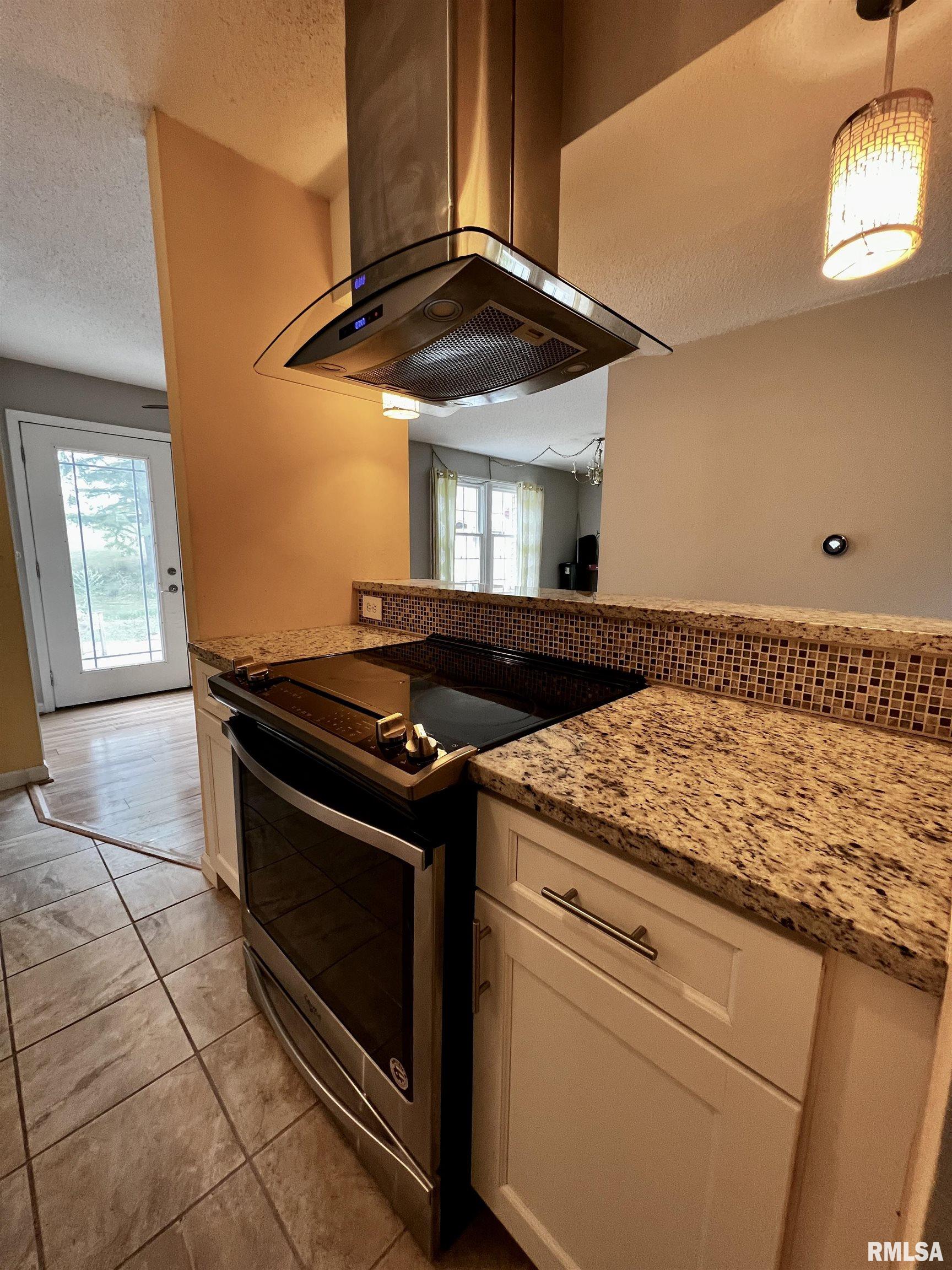 195 Jamestown Road Macomb, IL 61455 - Photo 8 of 30 Gallery Image 8
