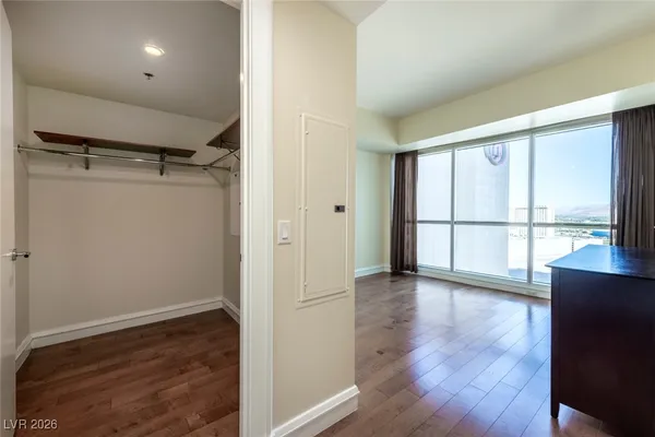 $2,450 | 2700 South Las Vegas Boulevard, Unit 1804, Las Vegas, NV 89109