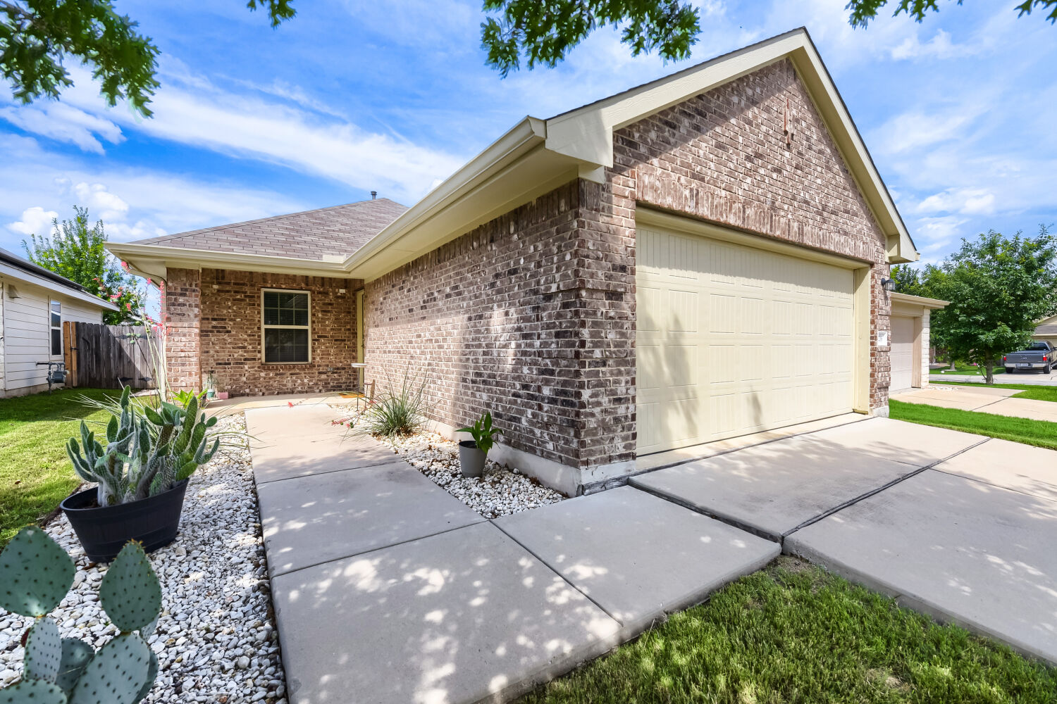 7216 Razors Edge Drive Austin, TX 78744 - Photo 2 of 36