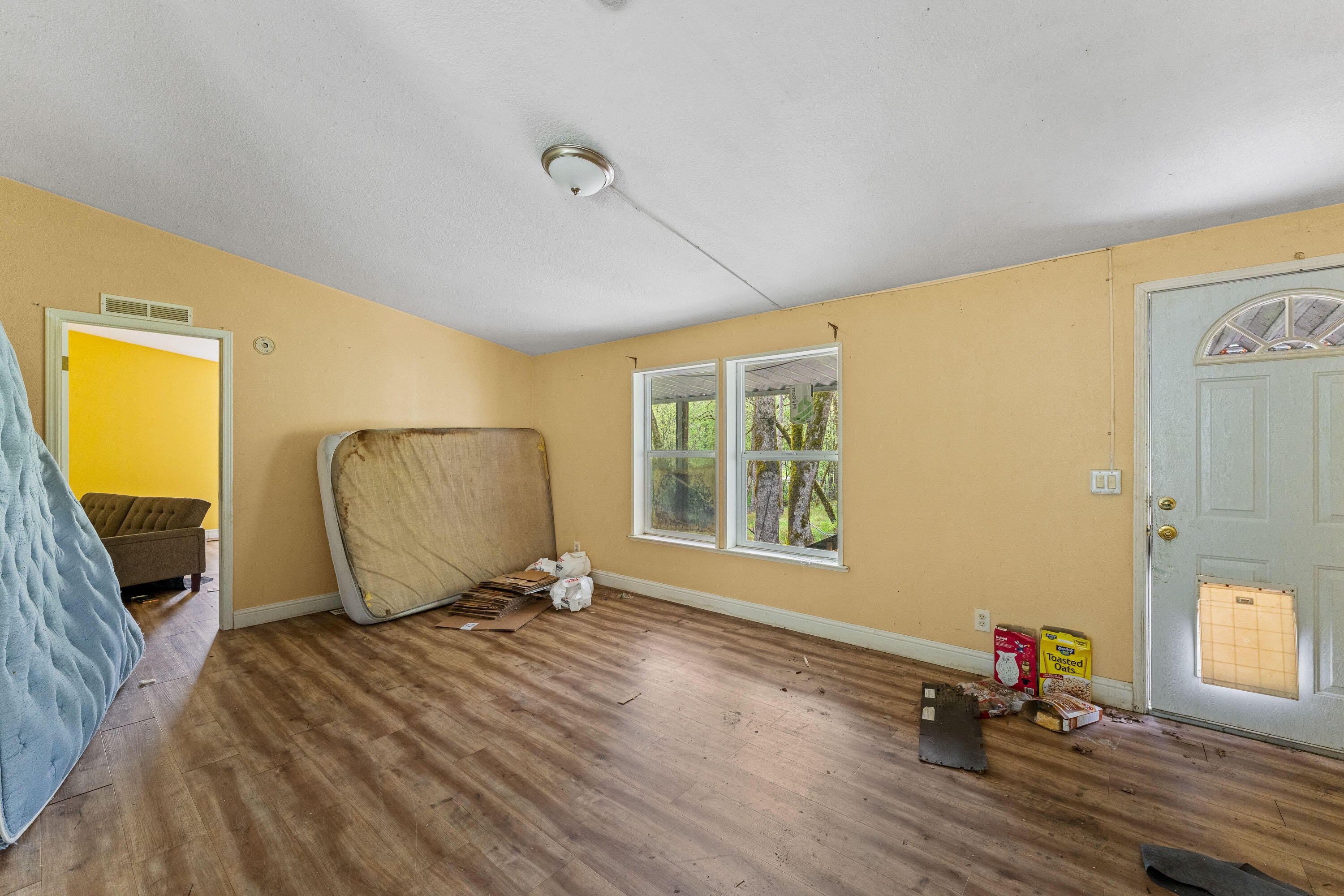 10517 Lower River Road Grants Pass, OR 97526 - Photo 11 of 26 18-INT (4 of 15)