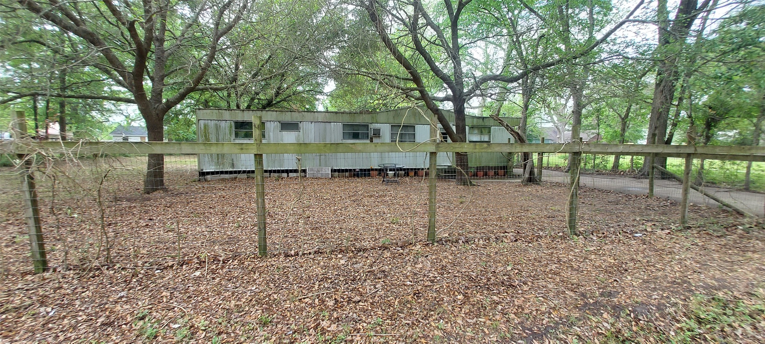 324 East Second Street Groveton, TX 75845 - Photo 18 of 20 a backyard of a house with lots of green space