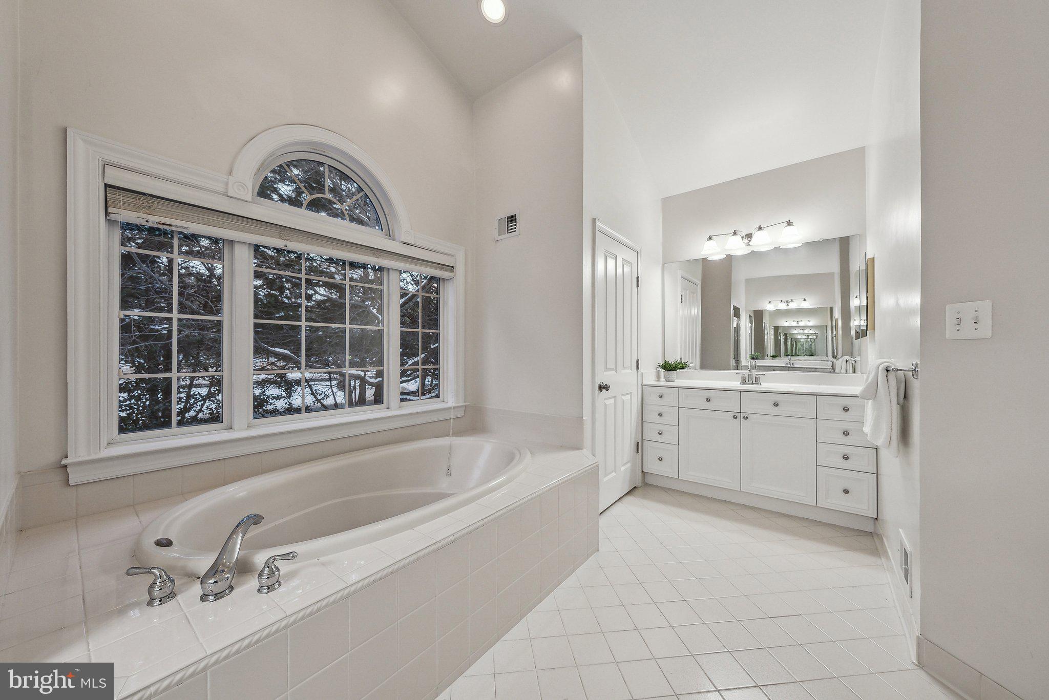 9782 Maple Trace Circle Fairfax, VA 22032 - Photo 19 of 42