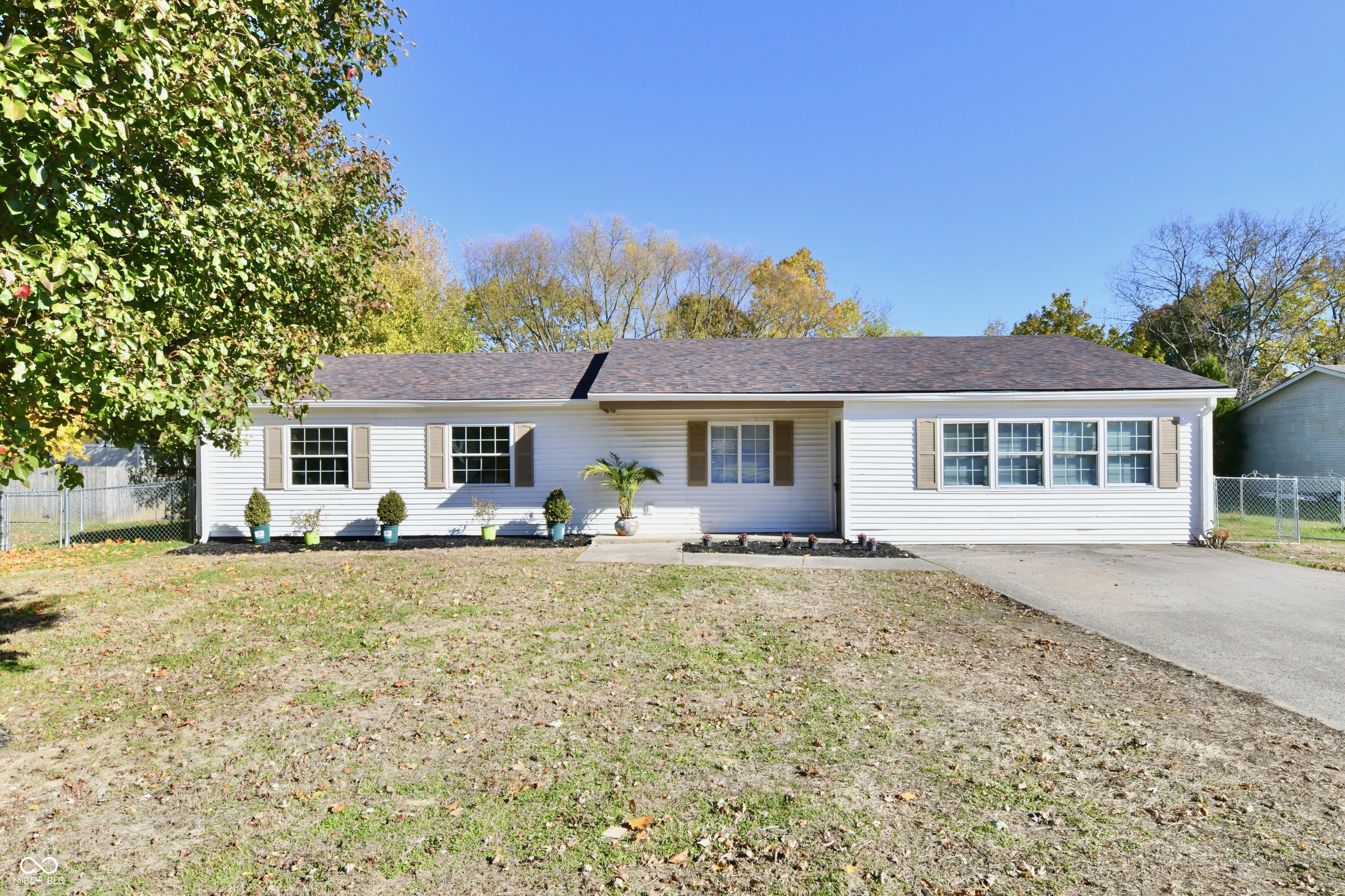 683 Yorktown Road Greenwood, IN 46142 - Photo 1 of 27
