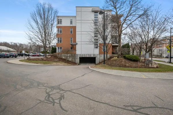 $375,000 | 370 Farrell Street, Unit 303, South Burlington, VT 05403