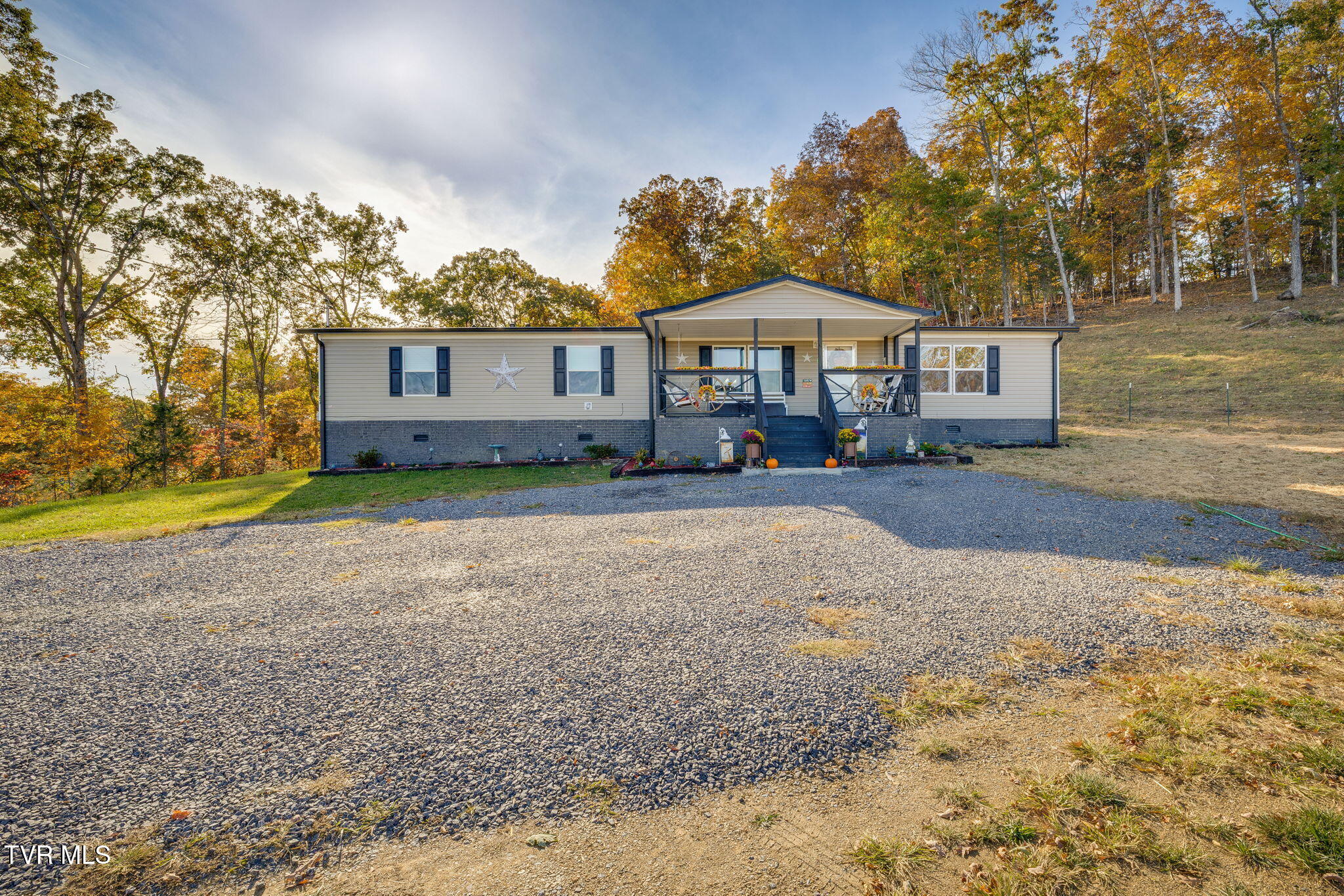 47 Wattenbarger Gap Road Greeneville, TN 37745 - Photo 5 of 36 001