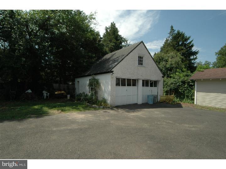 6326 Arlingham Road Flourtown, PA 19031 - Photo 17 of 19 Garage