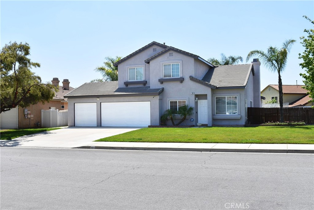 1665 Ravenswood Road Beaumont, CA 92223 - Photo 3 of 41 a front view of a house with a yard and garage