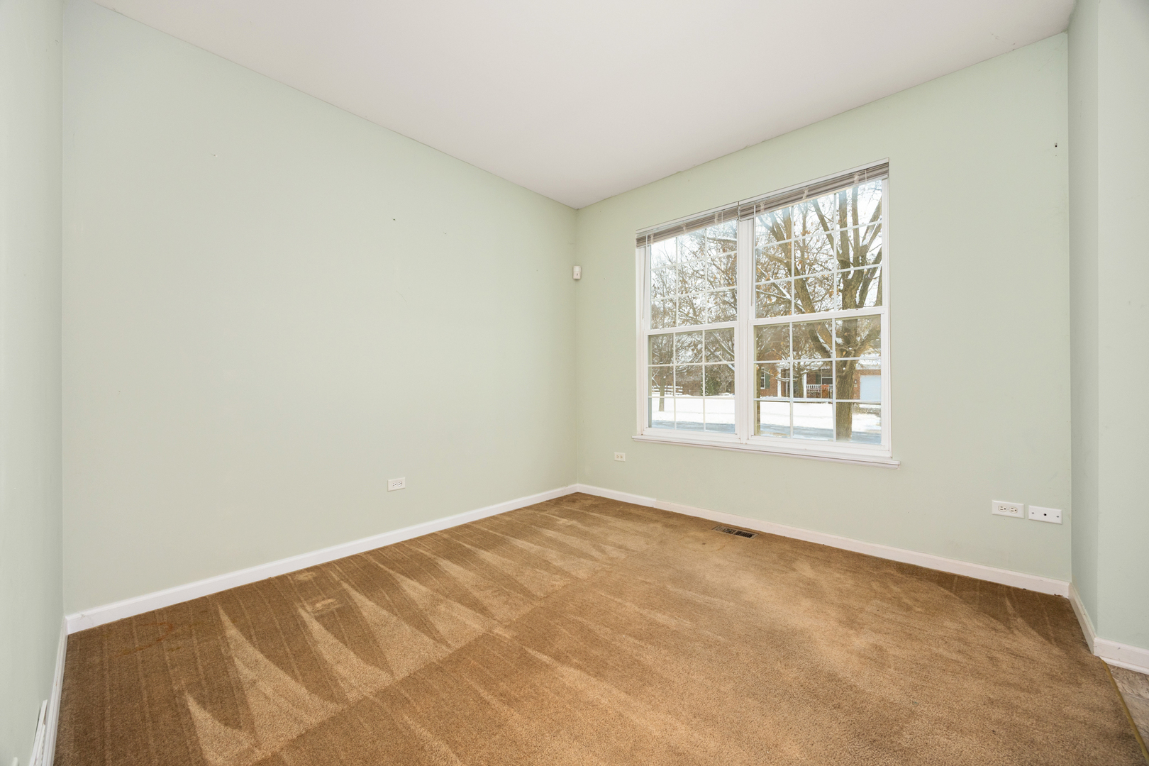 333 Claridge Circle Bolingbrook, IL 60440 - Photo 12 of 33 an empty room with a window
