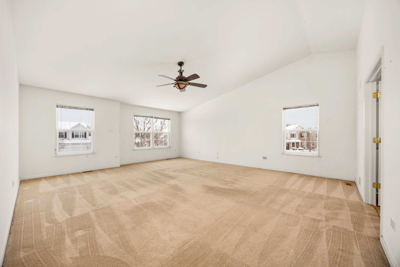 333 Claridge Circle Bolingbrook, IL 60440 - Photo 17 of 33 a view of an empty room with a window