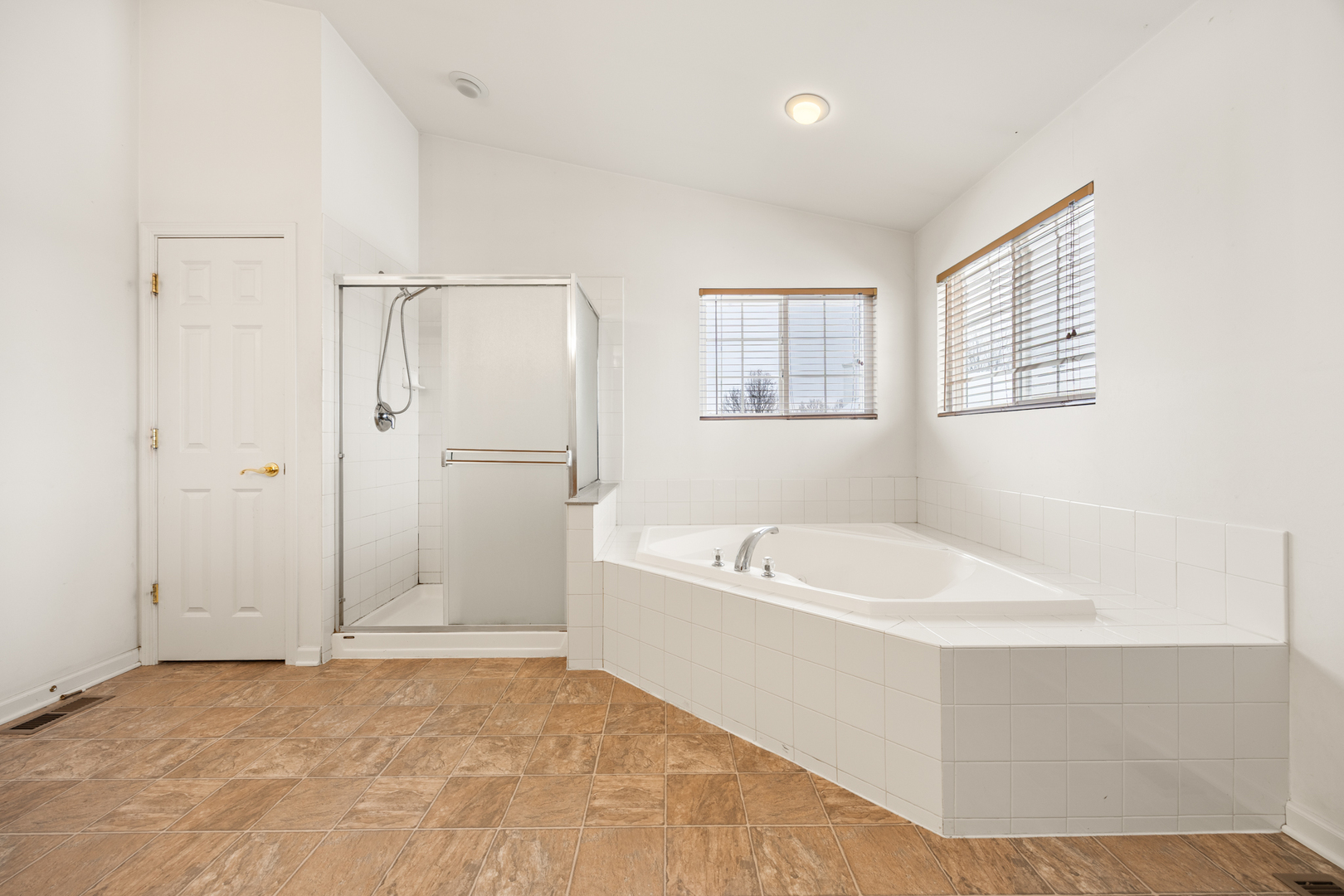 333 Claridge Circle Bolingbrook, IL 60440 - Photo 20 of 33 a spacious bathroom with a bathtub and a shower