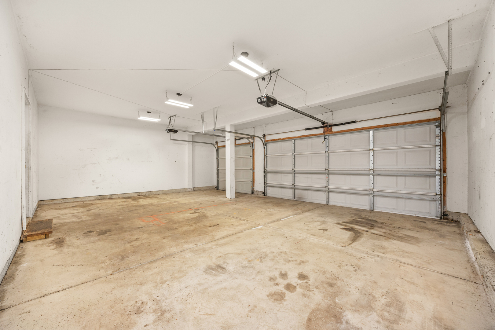 333 Claridge Circle Bolingbrook, IL 60440 - Photo 29 of 33 a view of a garage