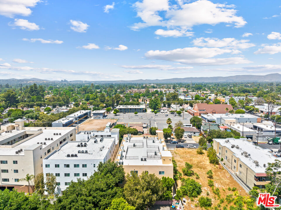 7122 Amigo Avenue Reseda, CA 91335 - Photo 13 of 16 a view of city