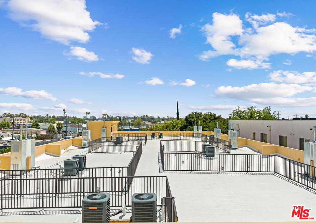 7122 Amigo Avenue Reseda, CA 91335 - Photo 9 of 16 a view of a terrace with couches