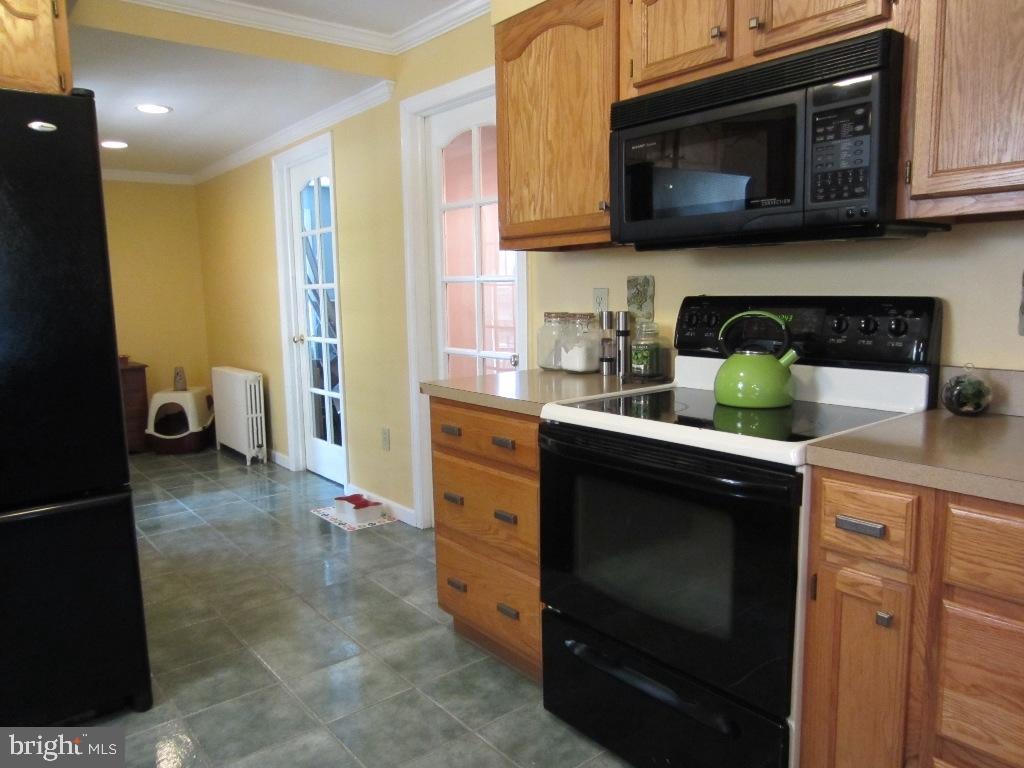 527 Pleasure Road Lancaster, PA 17601 - Photo 8 of 37 Gallery Image 8