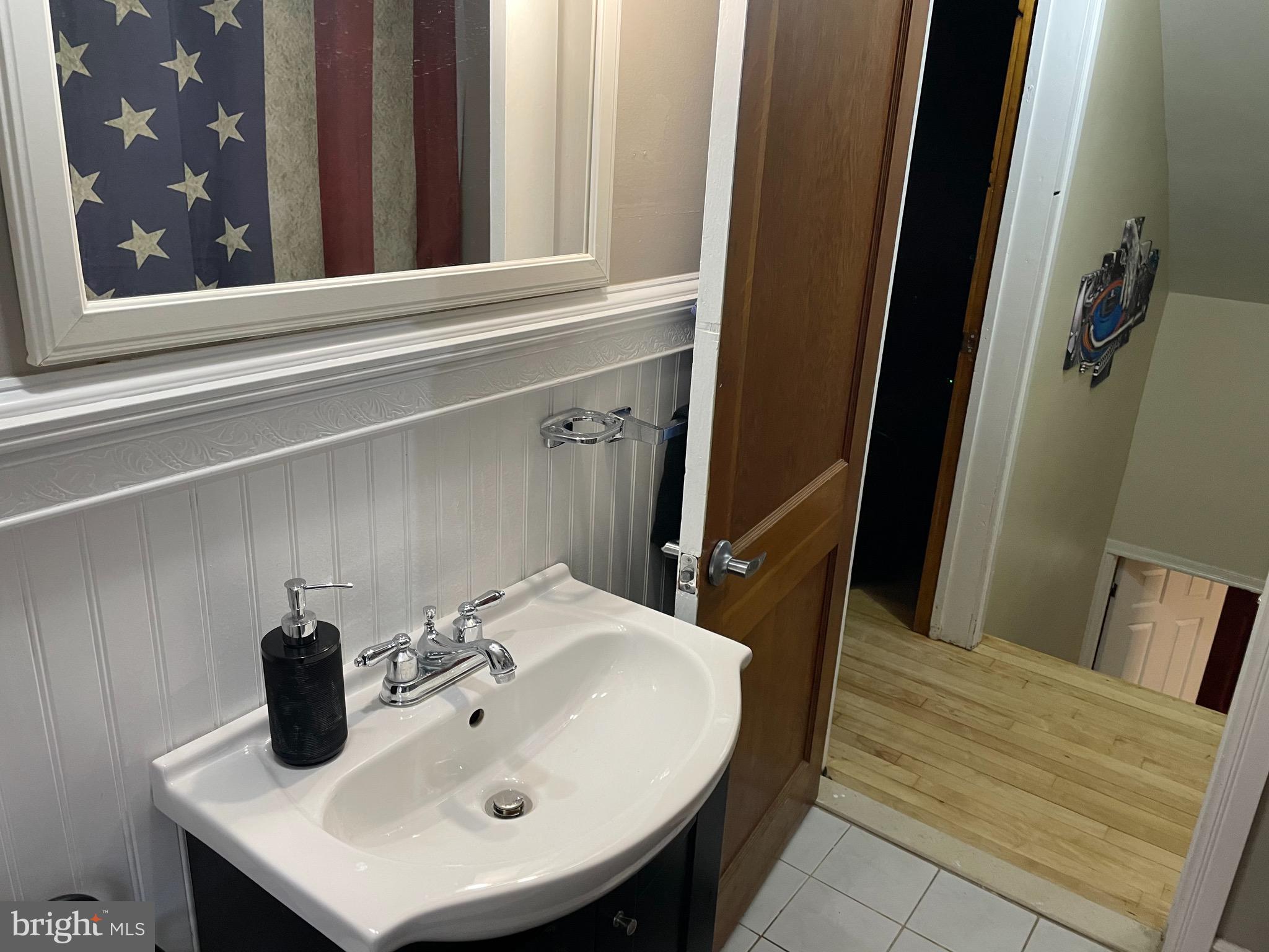 7303 Ryers Avenue Philadelphia, PA 19111 - Photo 17 of 26 Second Floor Full Bathroom