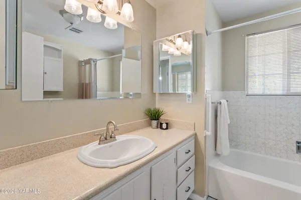 $450,000 | 4601 Hillcrest Drive, Yakima, WA 98901