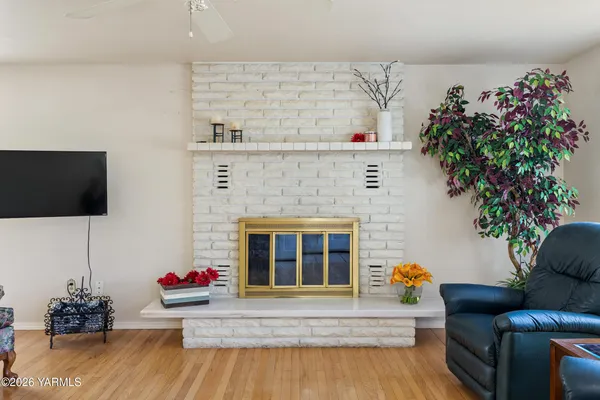 $450,000 | 4601 Hillcrest Drive, Yakima, WA 98901