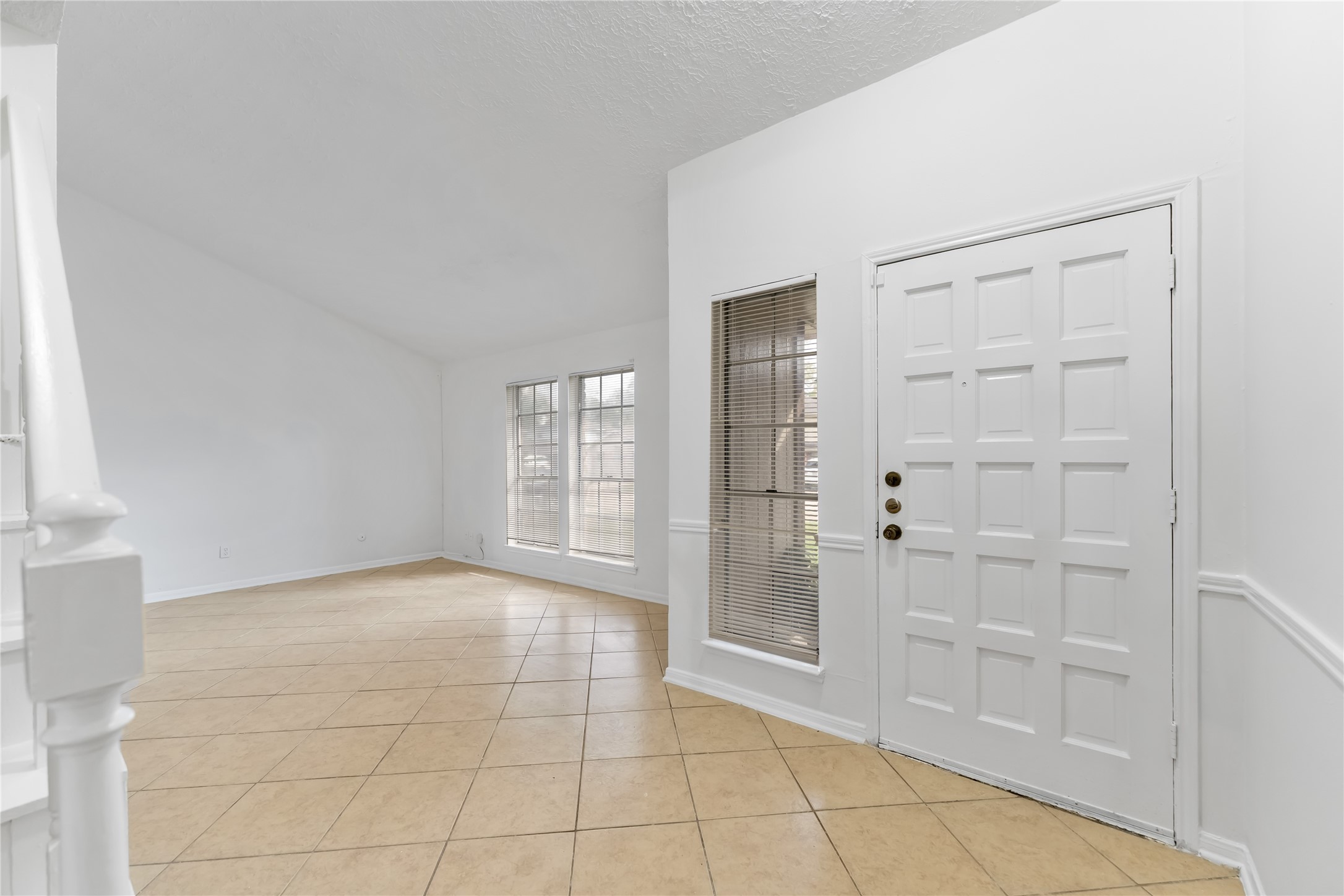 4927 Glendower Drive Spring, TX 77373 - Photo 12 of 22 a view of an empty room with window