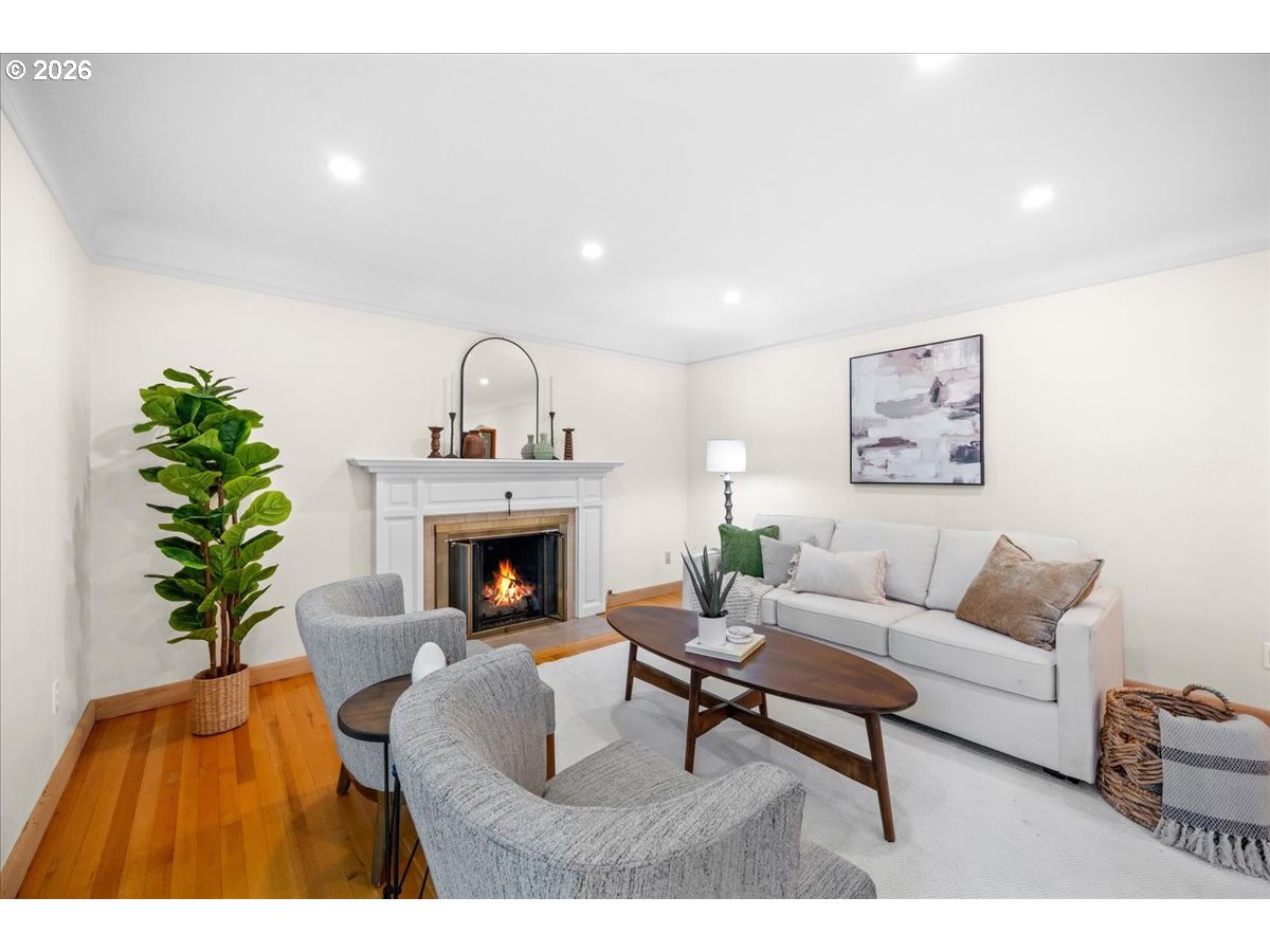 10332 Southwest Lancaster Road Portland, OR 97219 - Photo 10 of 48